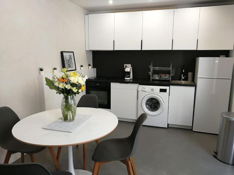 Villa Au Calme Avec Exterieur Et Parking Gratuit Aux Portes D'Aix Et Marseille Emplacement Ideal Exteriör bild